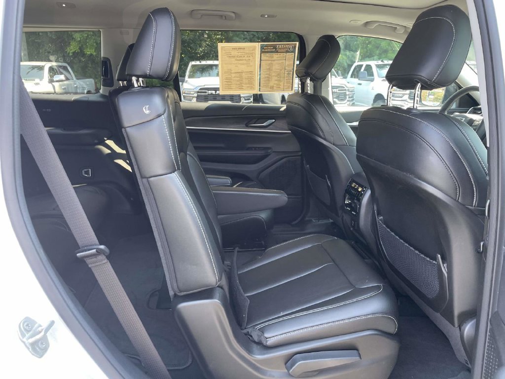 Certified 2023 Jeep Grand Cherokee L Limited w/ Trailer Tow Group (B) AWD/4WD image 18