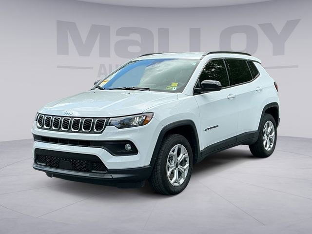 Used 2025 Jeep Compass Latitude AWD/4WD image 1