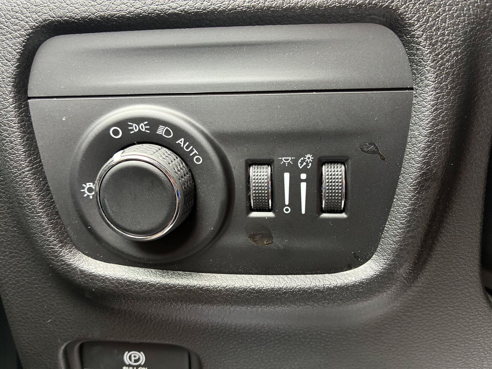 Used 2023 Jeep Grand Cherokee Laredo AWD/4WD image 20