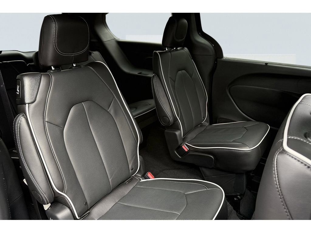 New 2026 Chrysler Pacifica Limited w/ S Appearance Package image 17