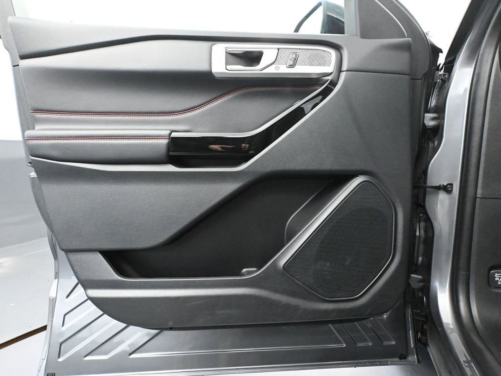 Used 2022 Ford Explorer ST-Line w/ Class IV Trailer Tow Package image 16