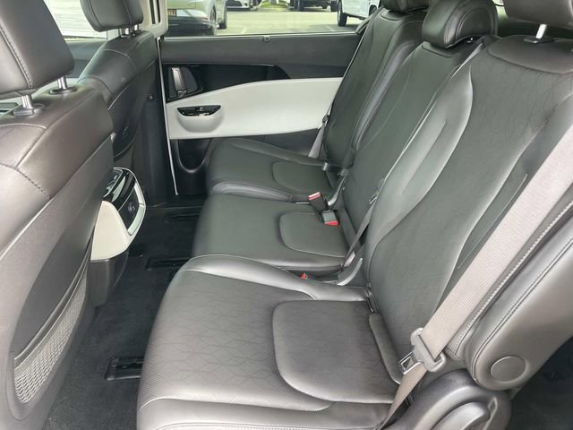 Used 2024 Kia Carnival EX image 22