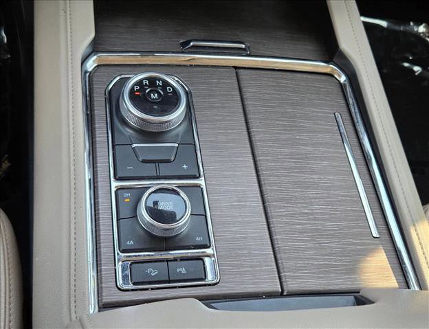 Used 2024 Ford Expedition Limited image 13