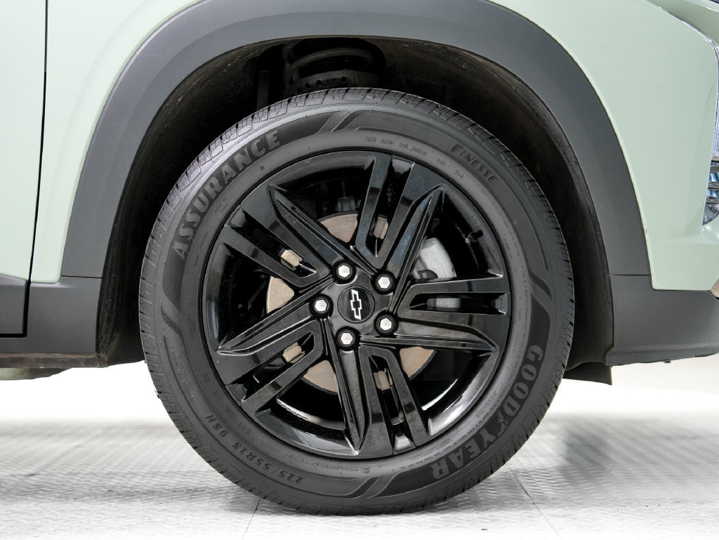 Used 2025 Chevrolet Trax ACTIV w/ Sunroof Package FWD image 27