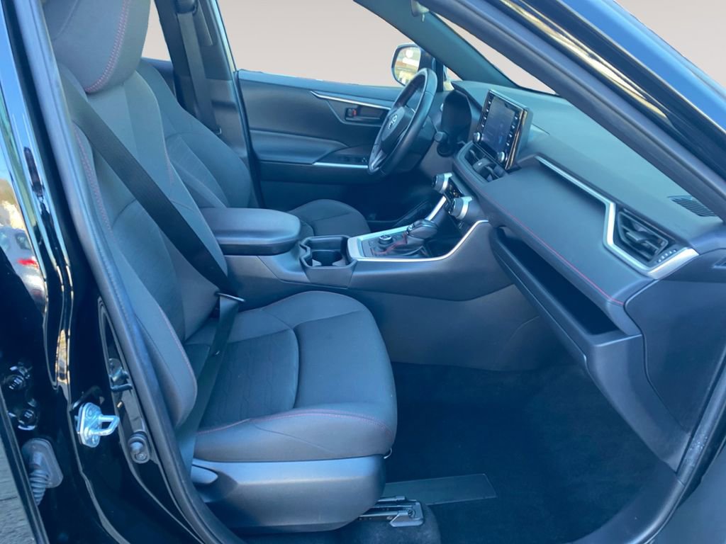 Used 2021 Toyota RAV4 SE w/ Weather & Moonroof Package image 15