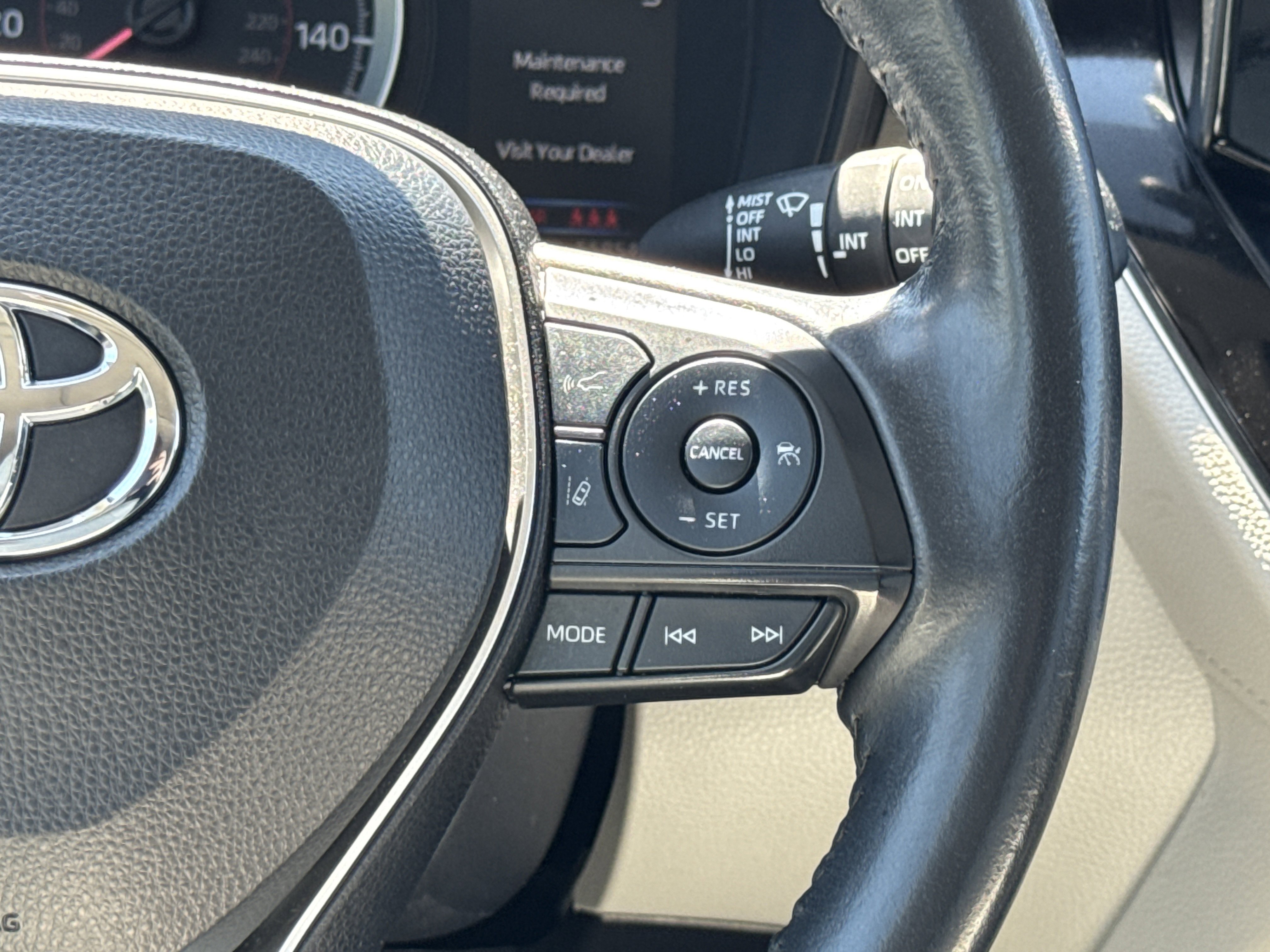 Used 2022 Toyota Corolla Cross LE w/ Moonroof Package image 6