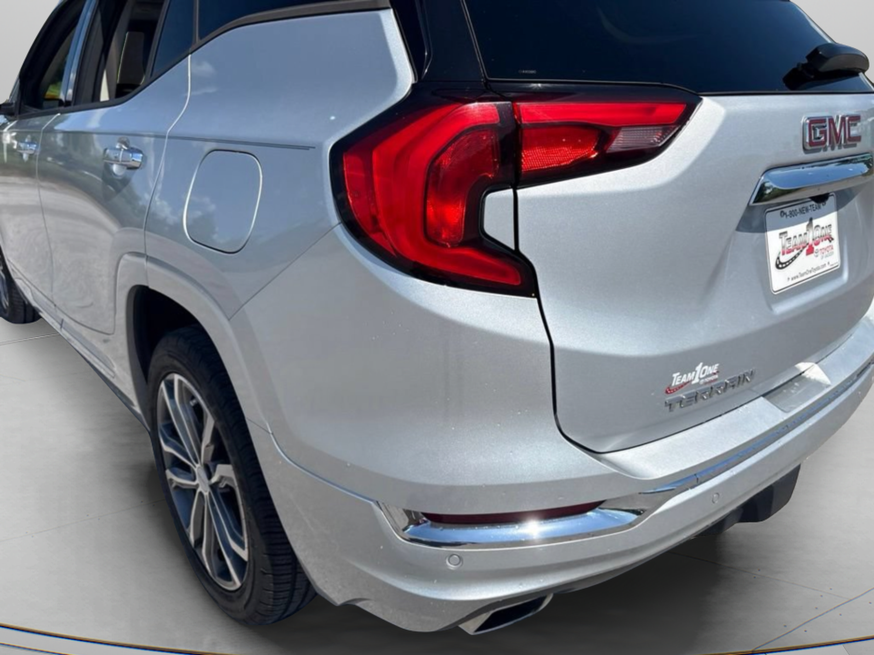 Used 2018 GMC Terrain Denali w/ Advanced Safety Package FWD image 8