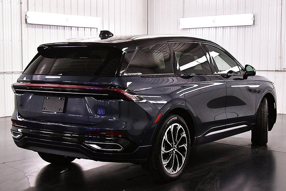 Used 2024 Lincoln Nautilus Reserve image 7