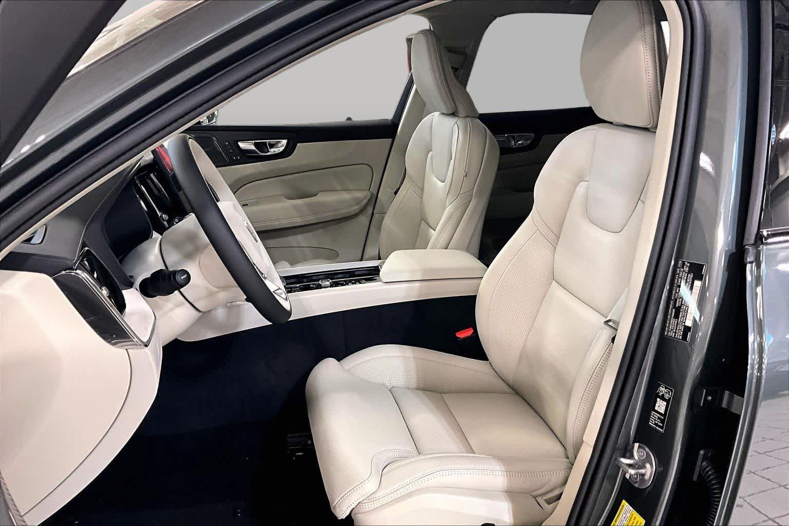 New 2027 Volvo XC60 B5 Ultra AWD/4WD image 13