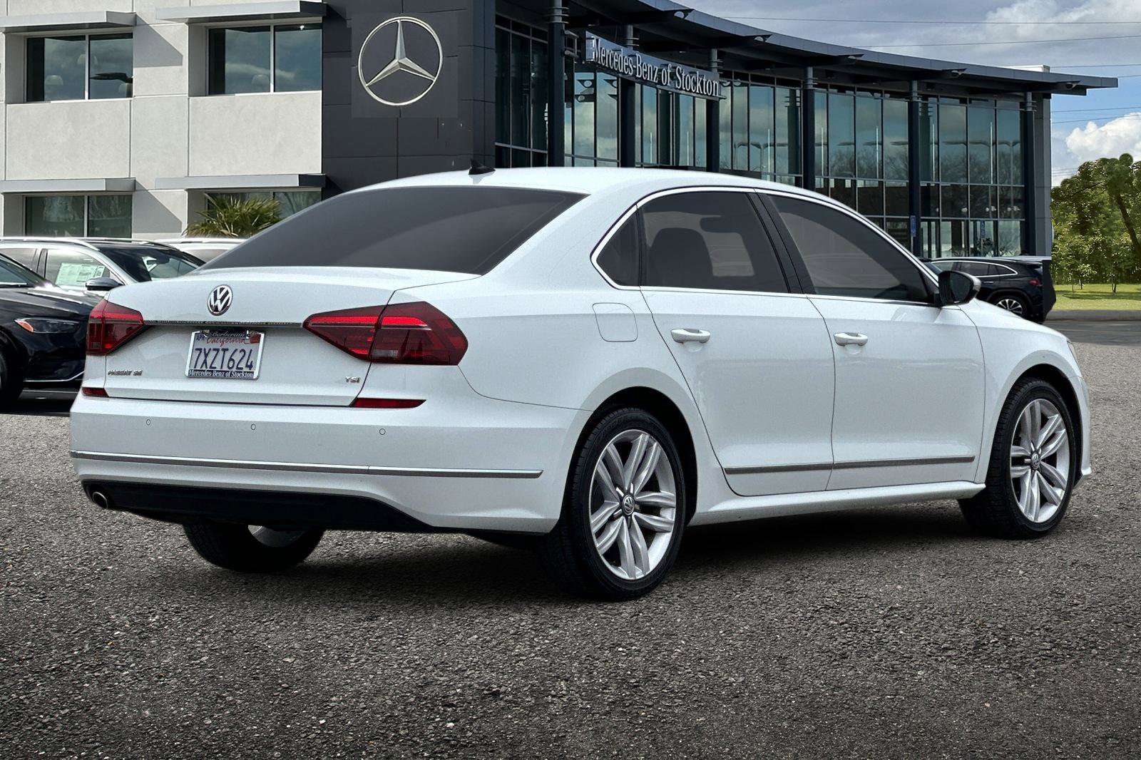 Used 2017 Volkswagen Passat 1.8T SE image 4