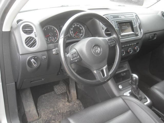 Used 2016 Volkswagen Tiguan S image 16