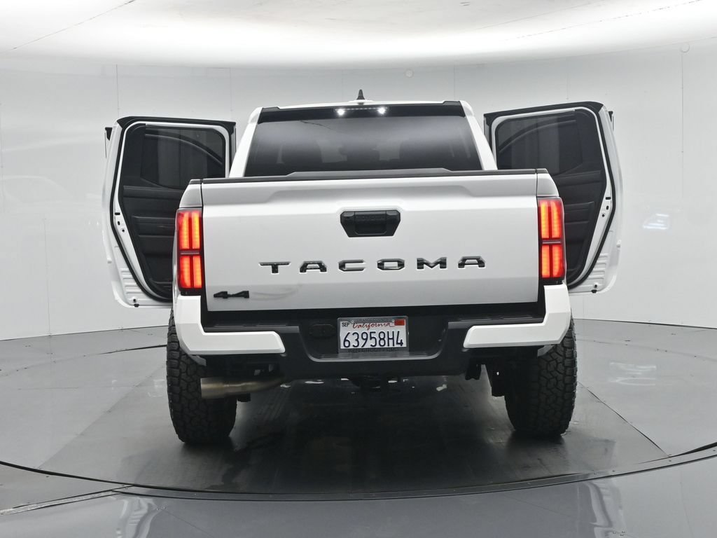 Used 2025 Toyota Tacoma SR5 AWD/4WD image 34