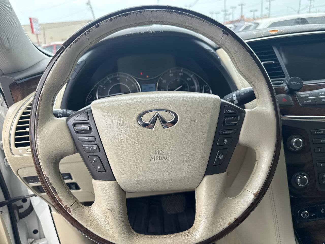Used 2011 INFINITI QX56 4WD w/ Deluxe Touring Pkg image 18