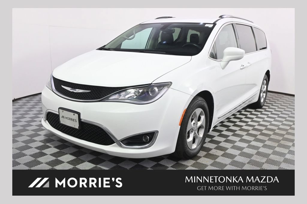 Used 2017 Chrysler Pacifica Touring-L Plus FWD video 1