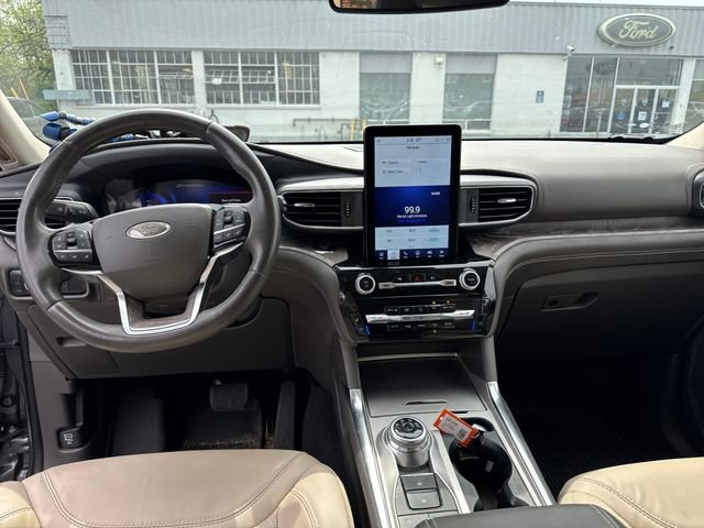 Used 2023 Ford Explorer Platinum w/ Premium Technology Package image 12