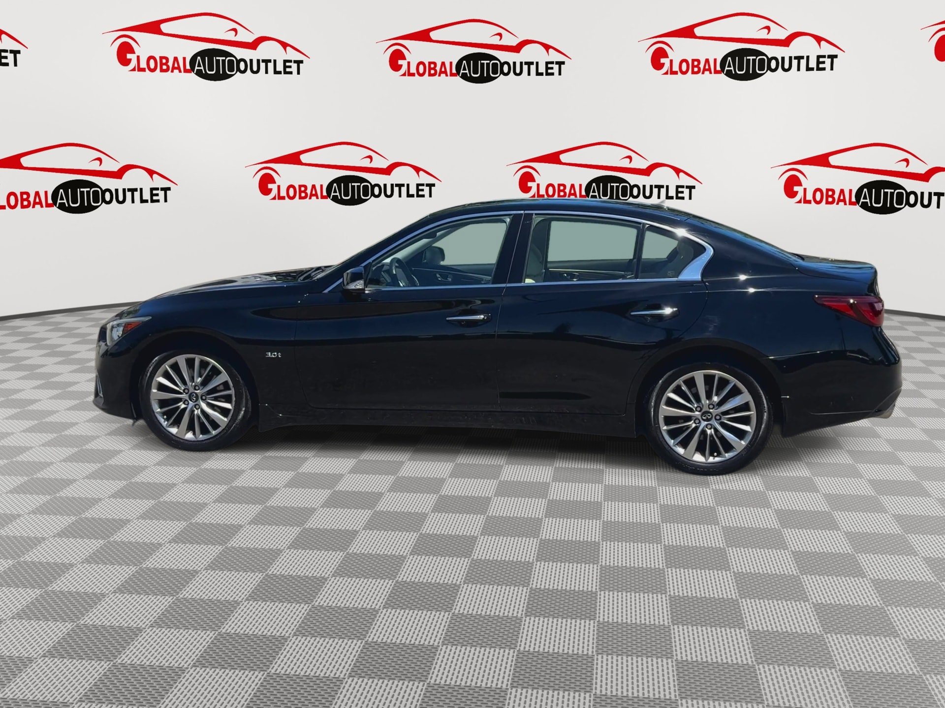 Used 2019 INFINITI Q50 Luxe w/ Essential Package (3.0T Luxe) AWD/4WD image 5