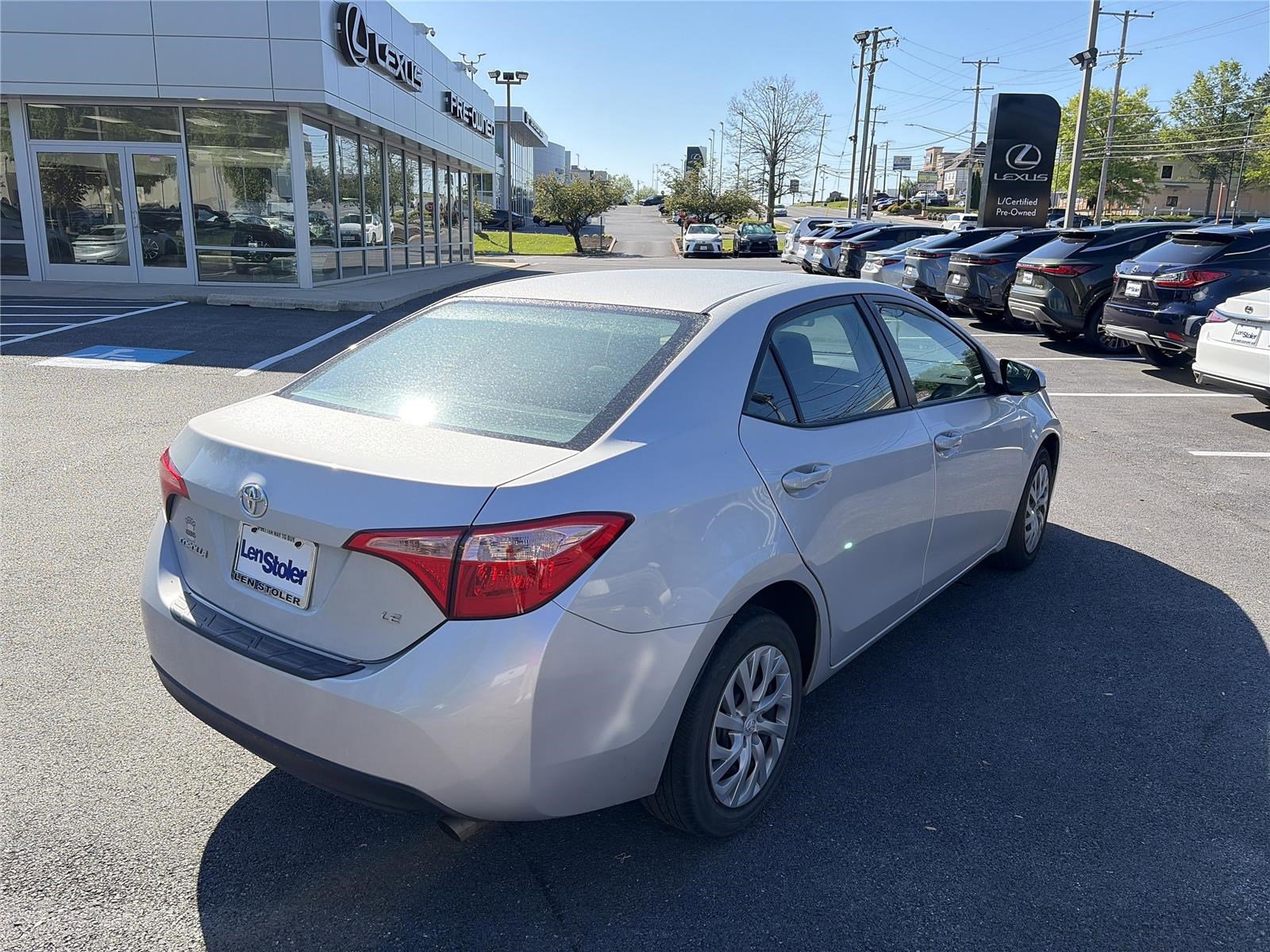 Used 2018 Toyota Corolla LE w/ Carpet Mat Package (TMS) FWD image 5