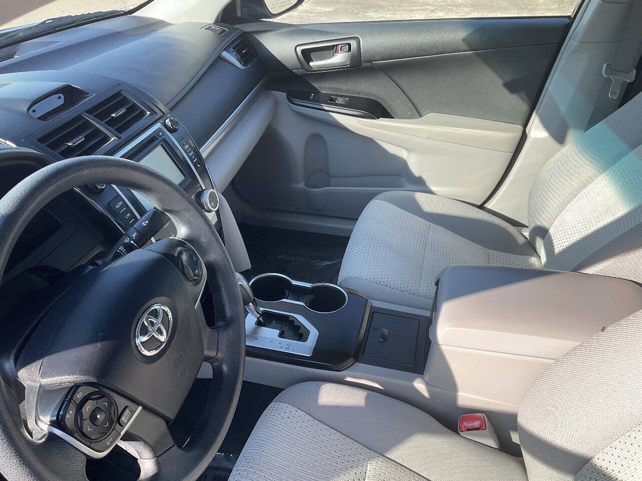 Used 2014 Toyota Camry LE FWD image 10