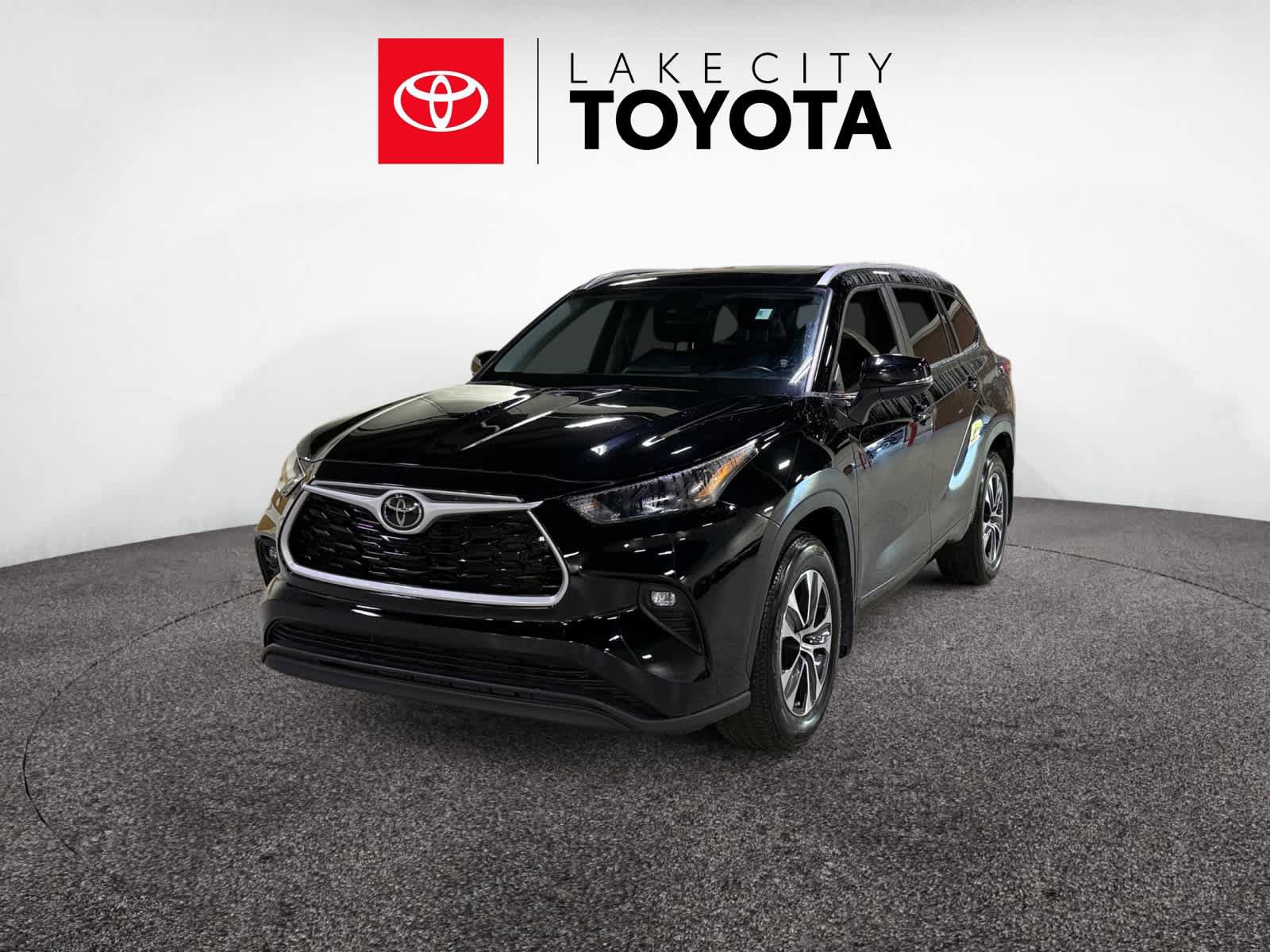 Used 2024 Toyota Highlander XLE