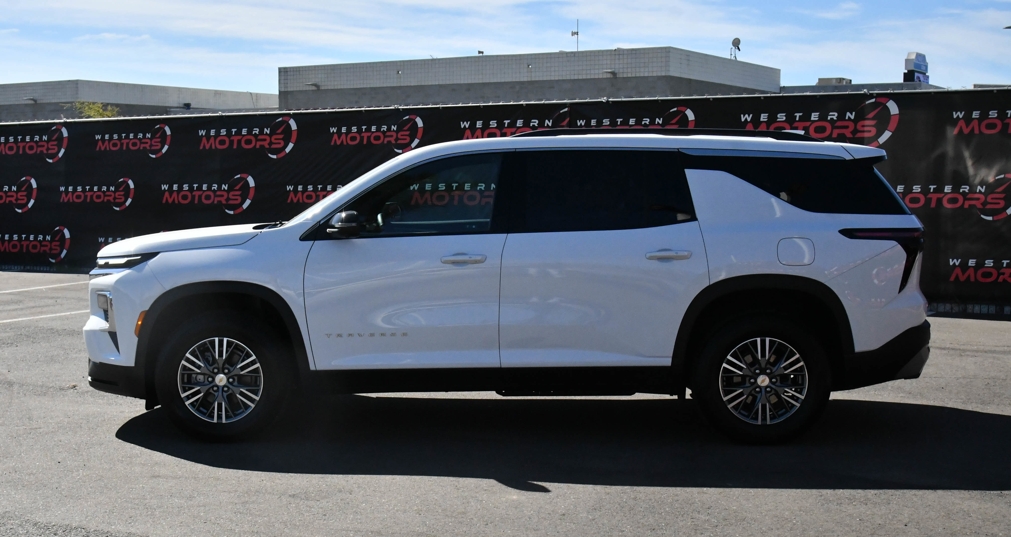 Used 2024 Chevrolet Traverse LT image 4