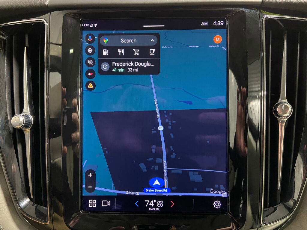 Used 2023 Volvo XC60 B5 Plus image 13