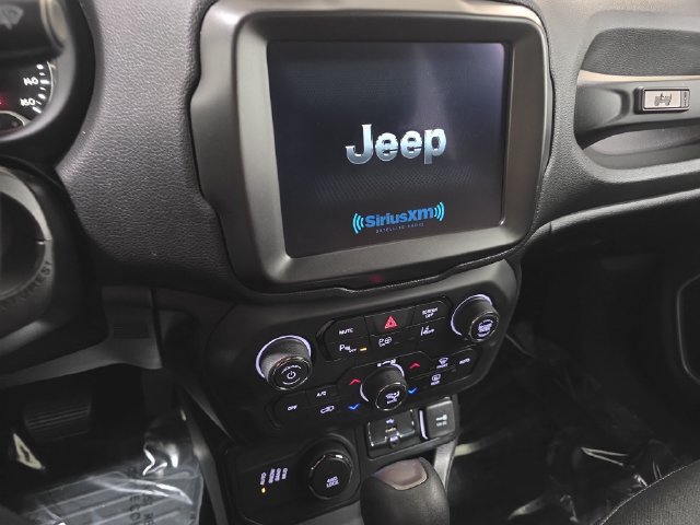 Used 2021 Jeep Renegade Latitude AWD/4WD image 19
