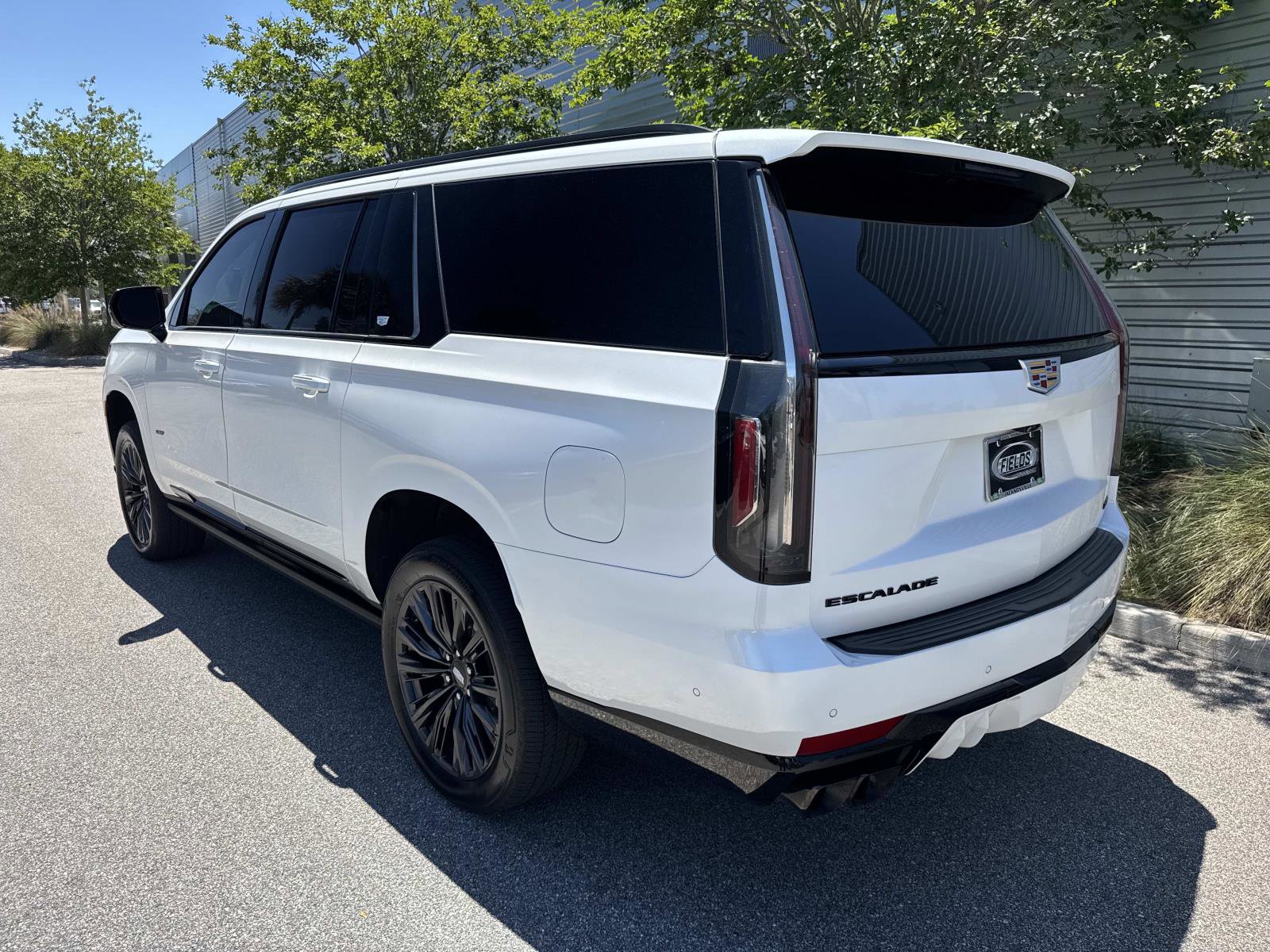 Used 2023 Cadillac Escalade ESV V AWD/4WD image 3
