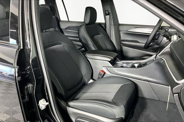 New 2026 Jeep Grand Cherokee L Laredo image 12