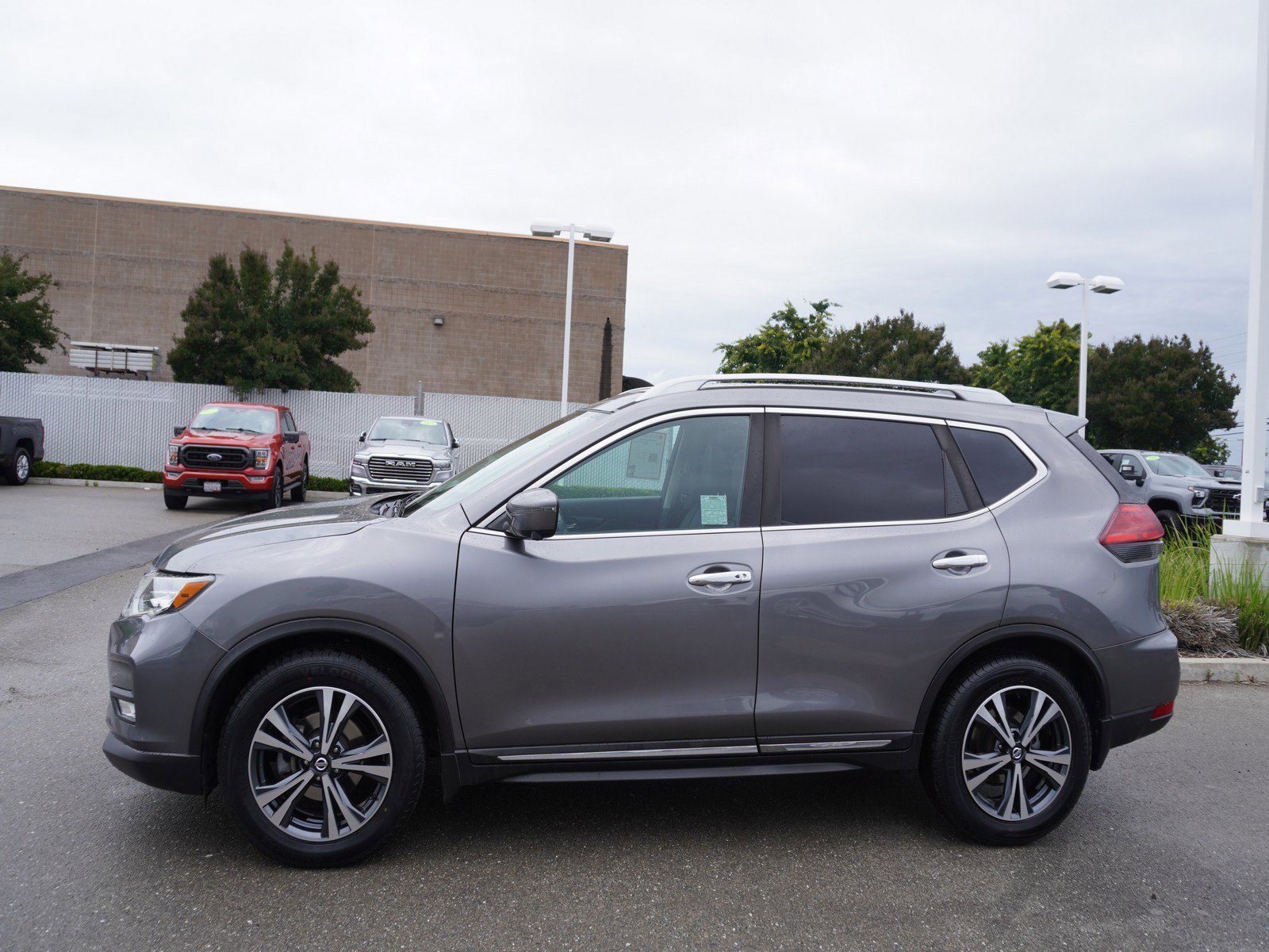 Used 2017 Nissan Rogue SL w/ SL Premium Package FWD image 6