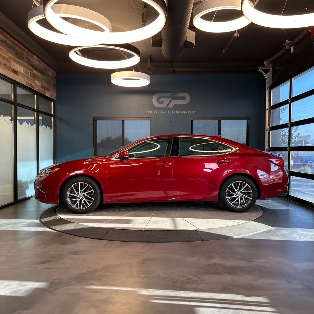 Used 2017 Lexus ES 350 w/ Luxury Package FWD image 6