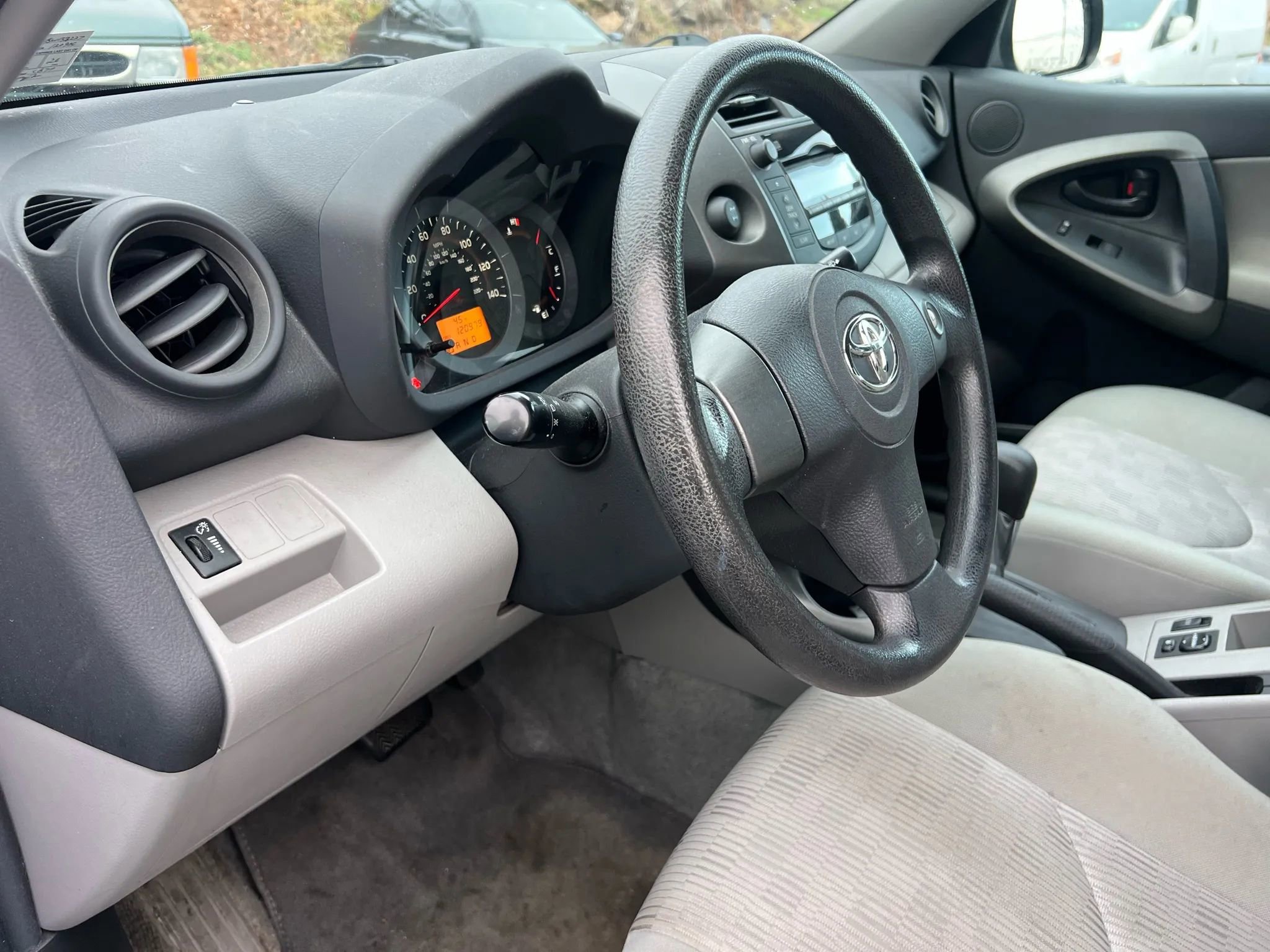 Used 2011 Toyota RAV4 4WD image 18