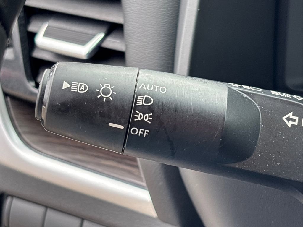 Certified 2025 Nissan Rogue Platinum image 27