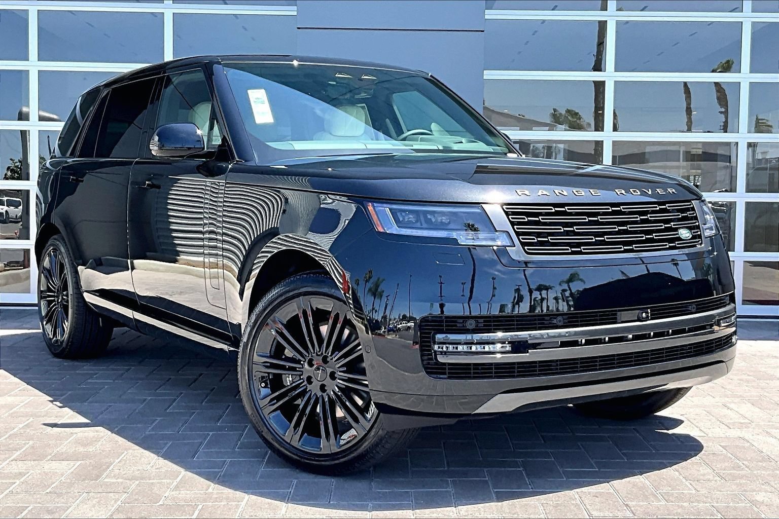 New 2026 Land Rover Range Rover Long Wheelbase SE AWD/4WD image 2
