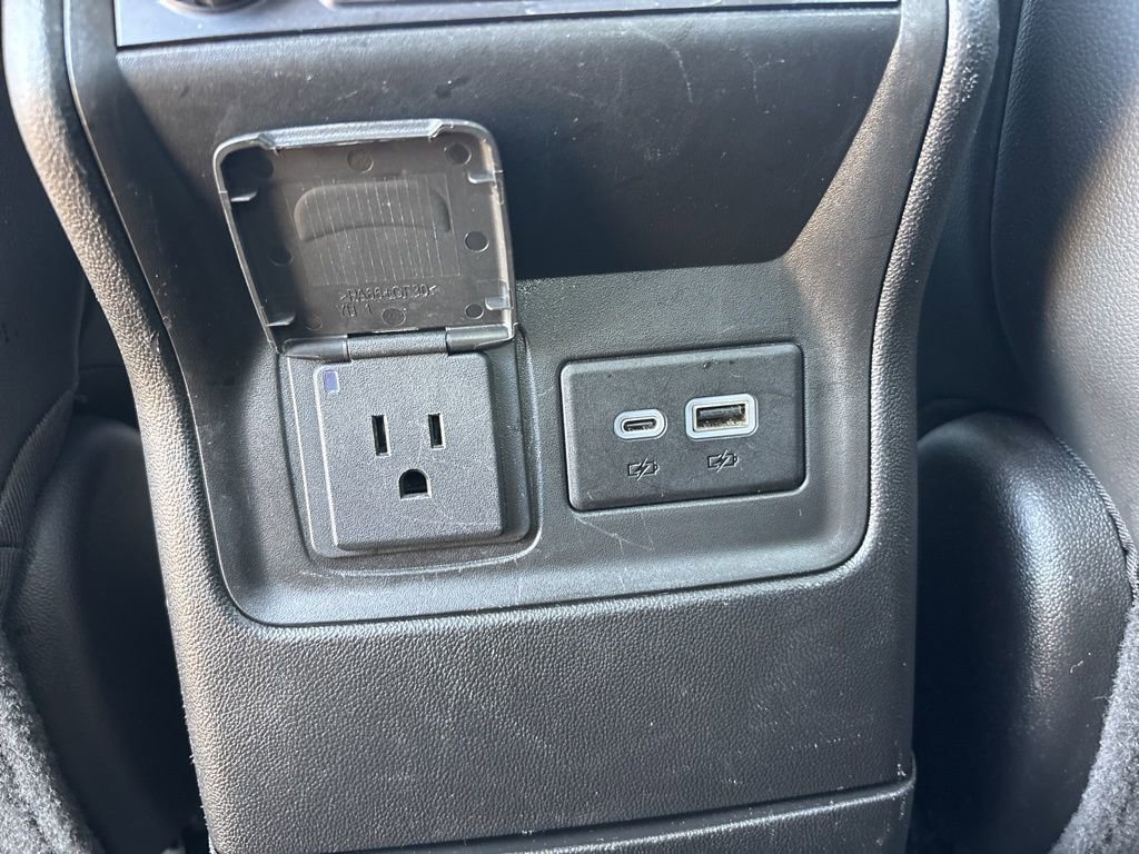 Used 2023 GMC Acadia SLT image 28