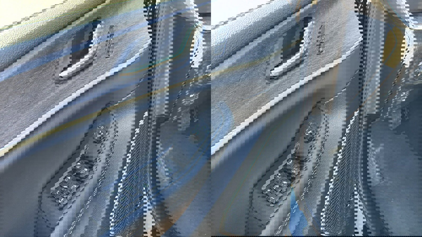 Certified 2024 Jeep Grand Cherokee Limited w/ Luxury Tech Group II image 17