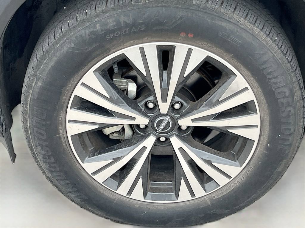 Used 2023 Nissan Rogue SV image 30