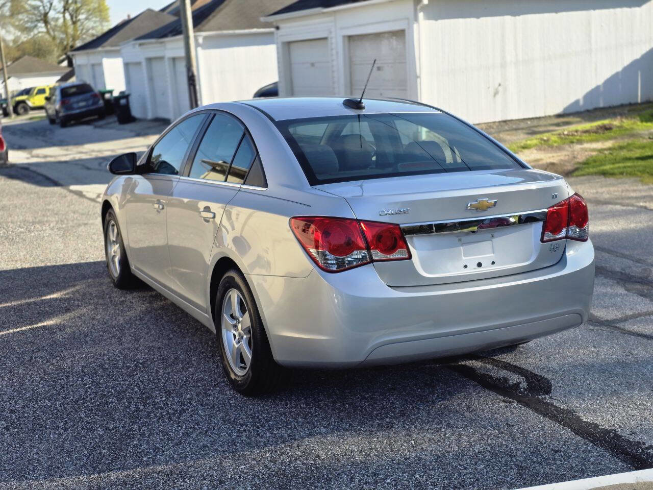 Used 2016 Chevrolet Cruze LT w/ Technology Package image 6