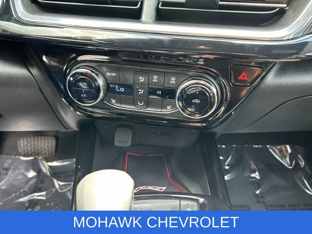 Used 2025 Chevrolet Trax RS w/ Sunroof Package FWD image 17