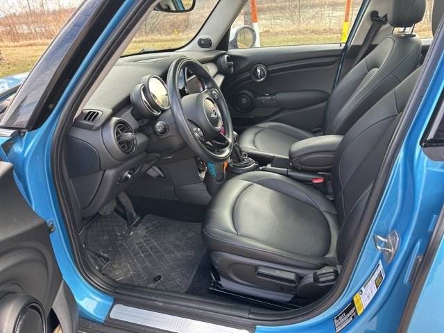 Used 2016 MINI Cooper 4-Door Hardtop image 6