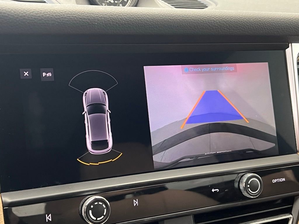 Certified 2022 Porsche Macan image 15