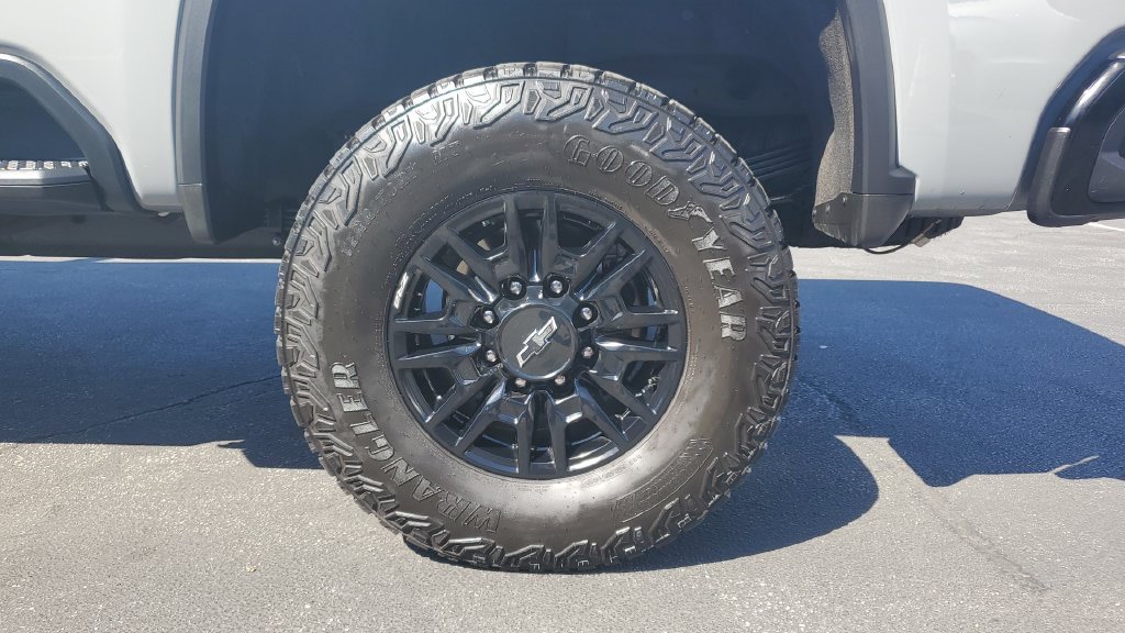 Used 2025 Chevrolet Silverado 2500 ZR2 AWD/4WD image 6
