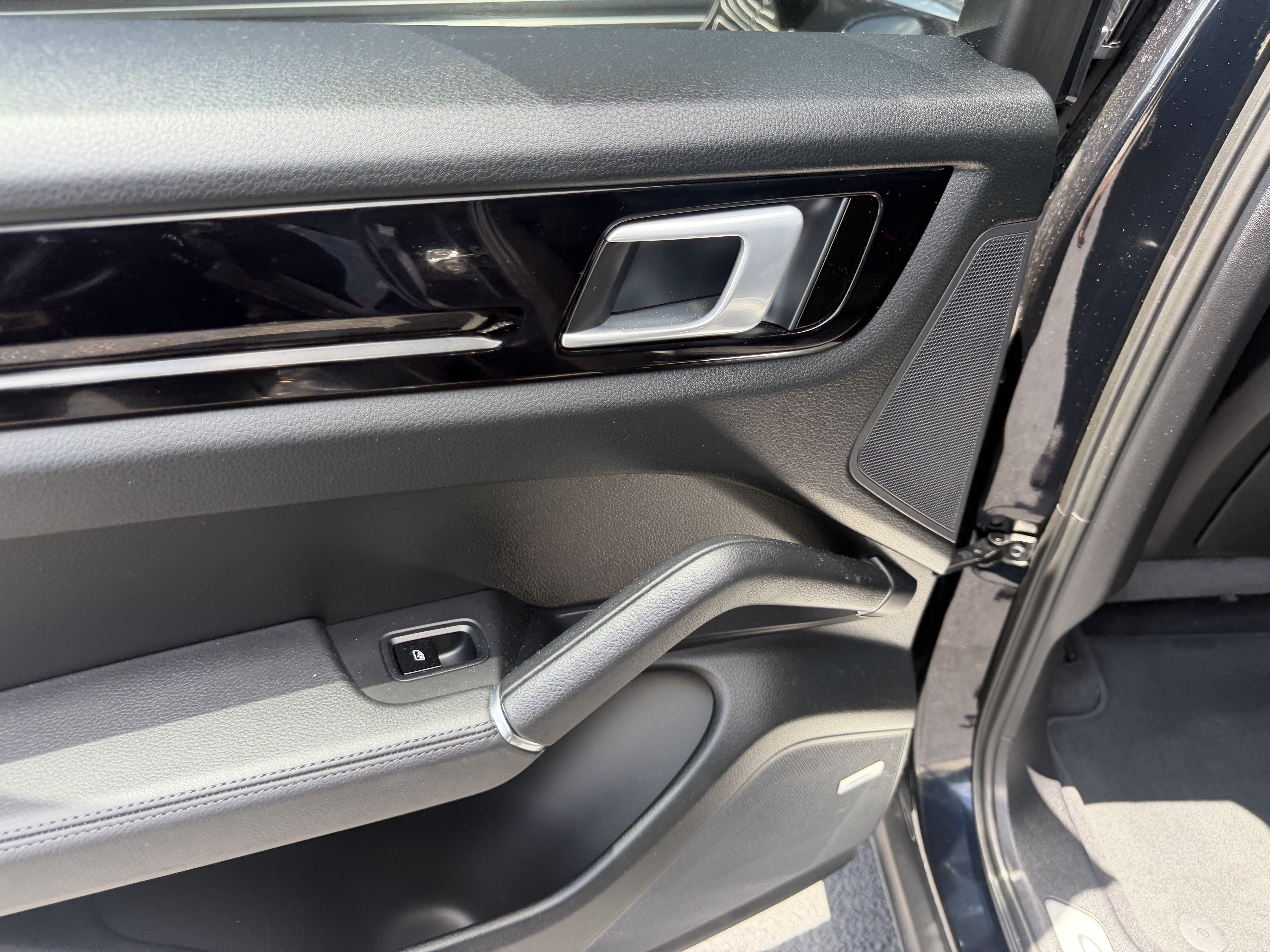 Certified 2020 Porsche Cayenne AWD/4WD image 24