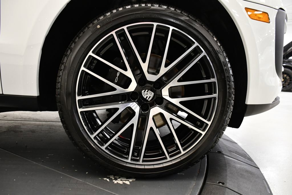 Used 2025 Porsche Macan image 19