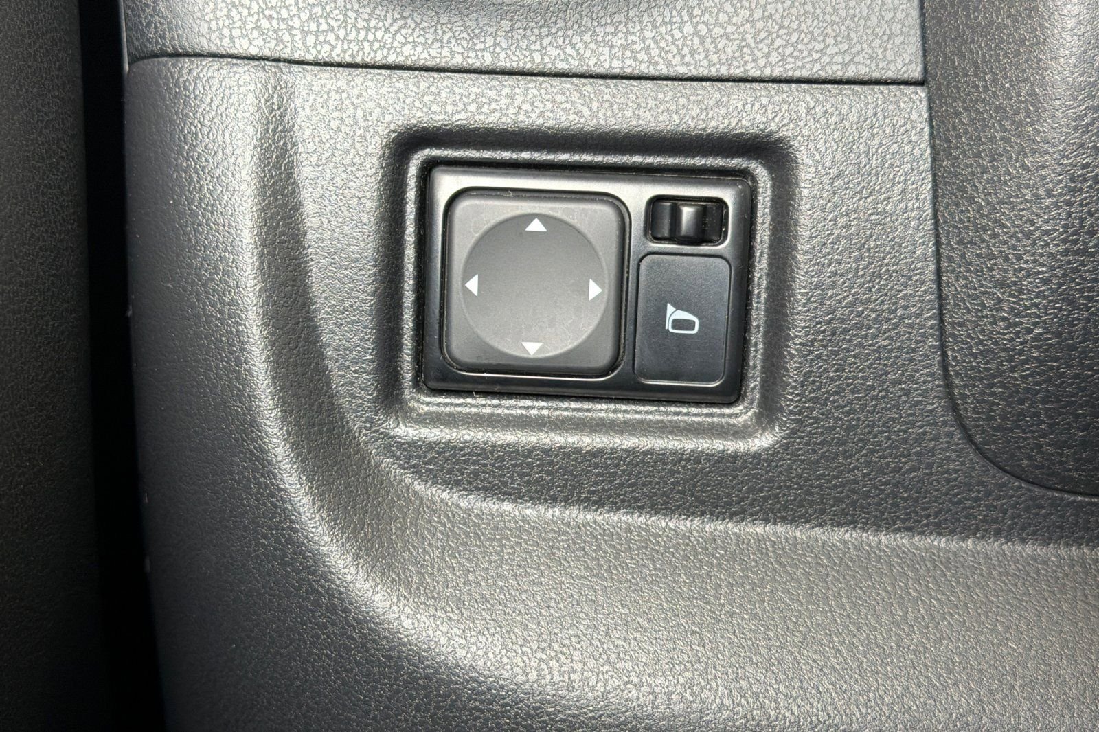 Used 2016 Nissan Versa Note FWD image 30