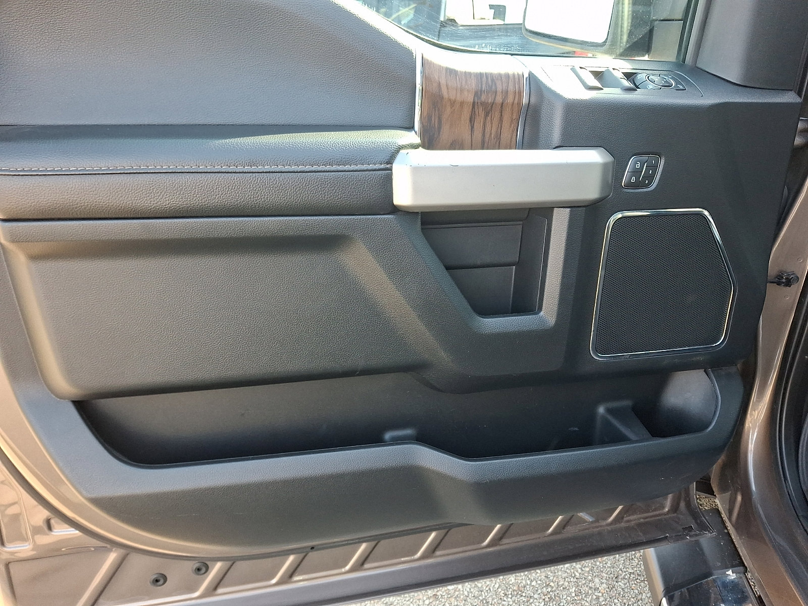 Used 2019 Ford F150 Lariat w/ Equipment Group 501A Mid AWD/4WD image 12