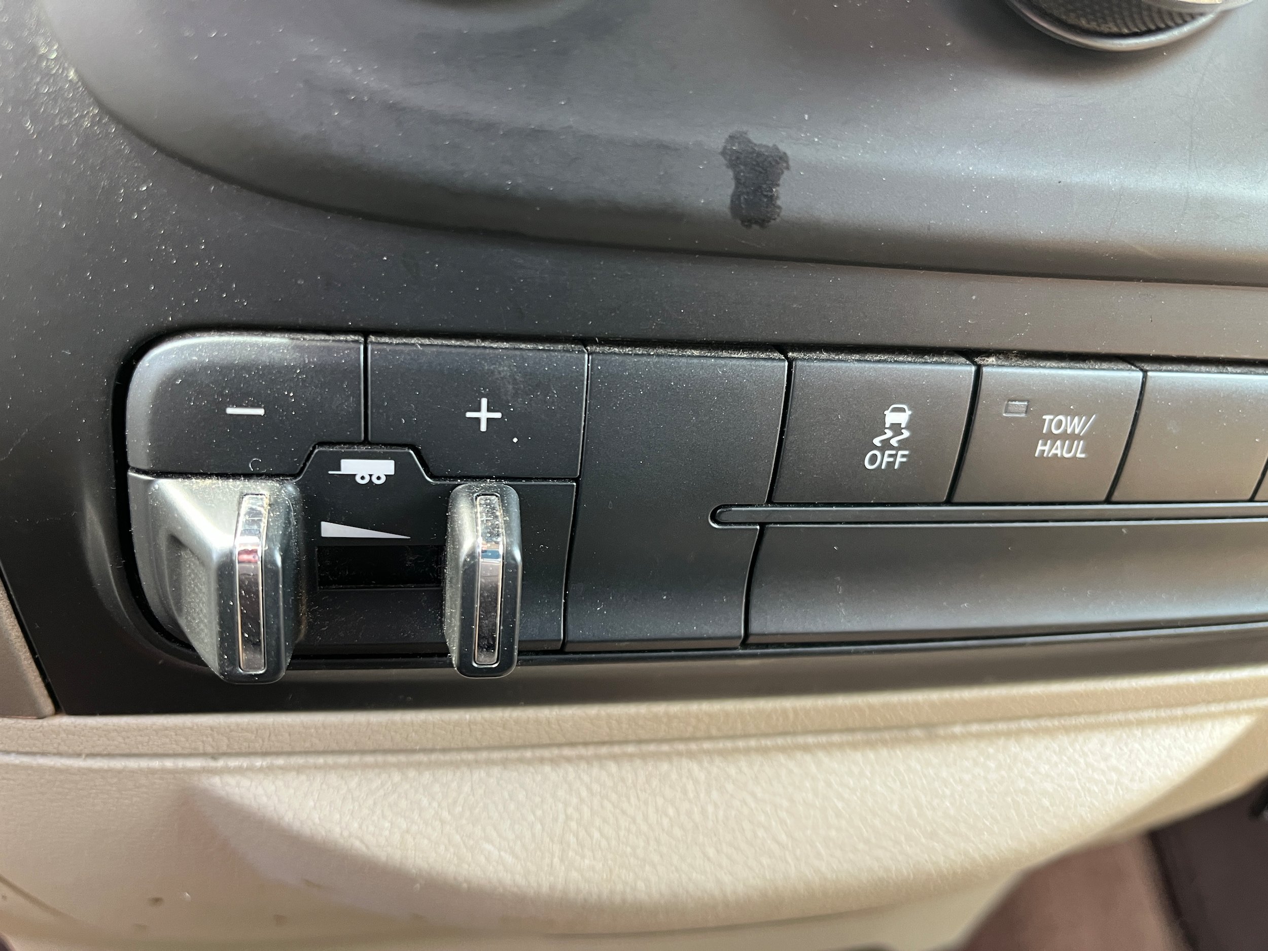 Used 2018 RAM 2500 SLT AWD/4WD image 16