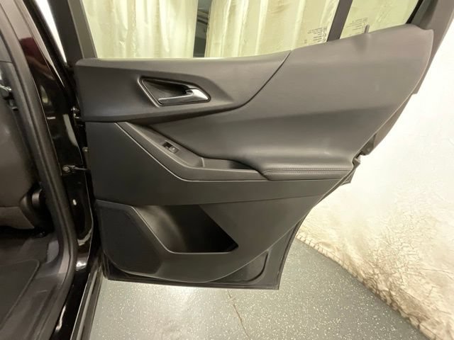 Used 2025 Chevrolet Equinox LT FWD image 24