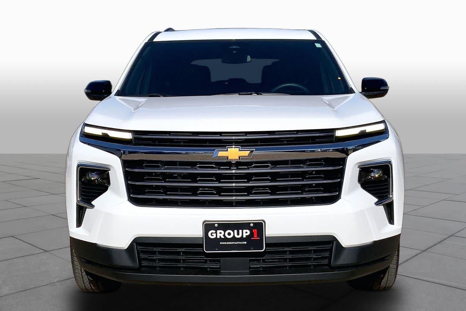 Used 2025 Chevrolet Traverse LT FWD image 4