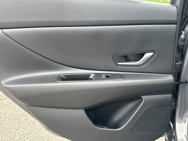 Used 2025 Hyundai Elantra Blue image 13