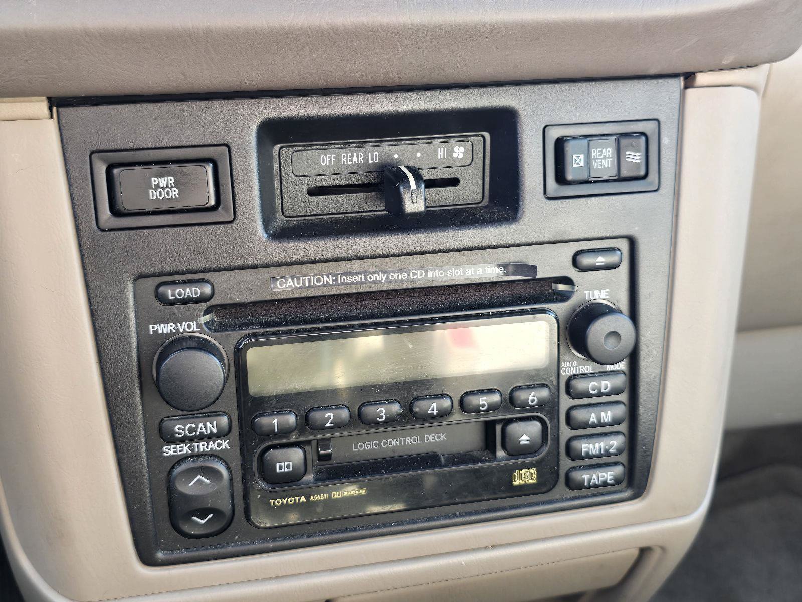 Used 2000 Toyota Sienna XLE FWD image 25